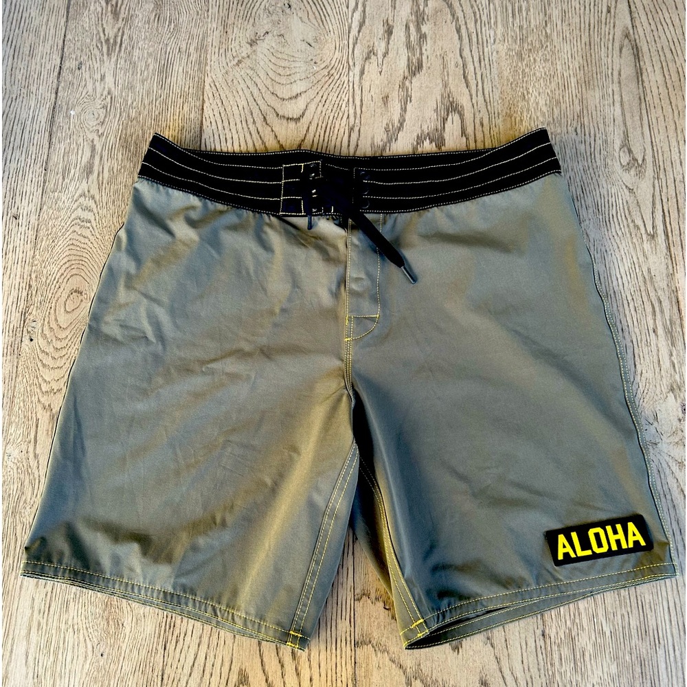 Birdwell boardshorts, men’s, surf stretch, size 35